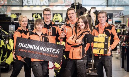 Työvaatteita painatuksineen