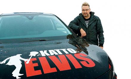 Katto Elvis on kattotöiden kokenut ammattilainen