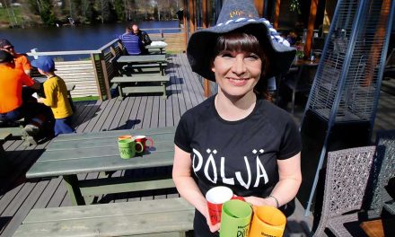 Viihtyisän Viitostuvan terassilla tavataan