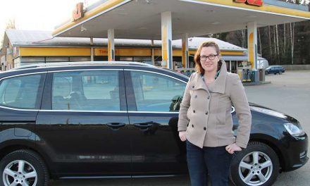 Auto puhtaaksi ja kuski kylläiseksi