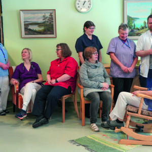 Kuopion Puijonlaaksossa sijaitseva palvelutalo Lepola tarjoaa itsenäistä asumista ikäihmisille. Talosta saa kaikki hoito- ja hoivapalvelut siihen, että omassa kodissa voi asua niin pitkään kuin mahdollista. Hoitohenkilökunta on paikalla kellon ympäri.