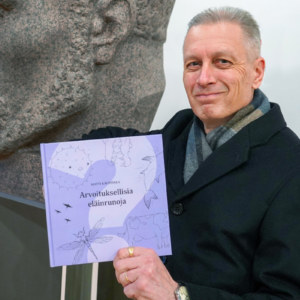 Matti Kauppisen romaaneista Puro vie isovihan aikaan, Salakaato 1960-luvulle, ja Siiskonen sen jälkeiseen aikaan. Puolalaisessa taulukauppiaassa ollaan jo 2010-luvulla. Itsenäisissä teoksissa on yksi yhteinen piirre: kaikissa vähintäänkin koukataan Ylä-Savon kautta.